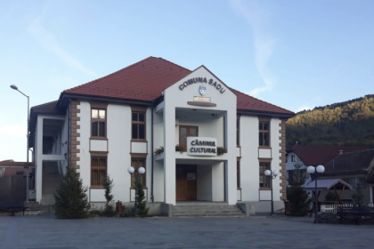 Copiii ilustreaza primavara prin arta duminica 29 martie 2026 la Caminul Cultural Sadu