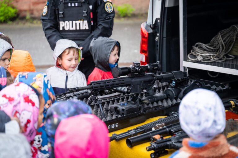 Copiii pot fi politisti pentru o zi eveniment special la Sibiu