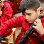 Copiii romi talentai ti din Sibiu au nevoie de instrumente muzicale noi poti sustine cauza lor la Maraton