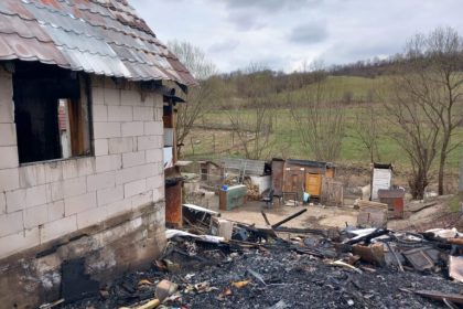 Doua familii din Hamba si au pierdut casele in urma unui incendiu iata cum le puteti sprijini