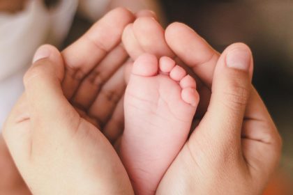 Gesturi delicate pentru pielea copiilor mici