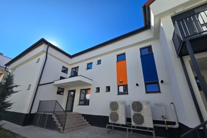 Gradinita recent modernizata in Sibiu panouri fotovoltaice sisteme inteligente si confort pentru copii