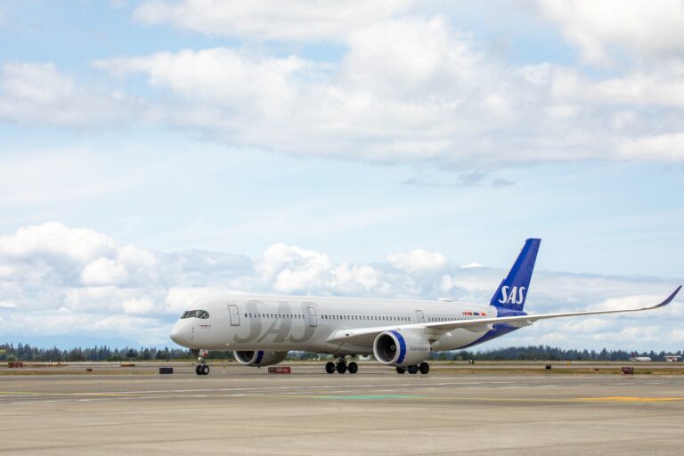 Impactul cresterii preturilor la carburani o mare companie aeriana anuleaza zboruri din cauza costurilor ridicate