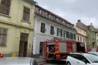 Incendiu in centrul Sibiului trafic blocat pe strada Tribunei video