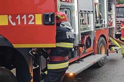 Incendiu la Sadu acoperisul unei case este in flacari
