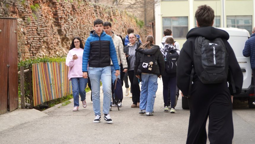 Incepe simularea Bacalaureat 2026 in Sibiu prezenta numerosa la prima proba fara incidente