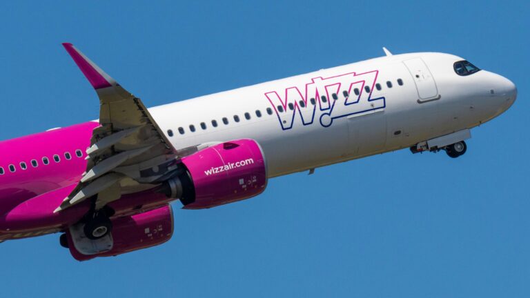 Incident la decolarea unui avion Wizz Air a revenit de urgenta pe aeroport