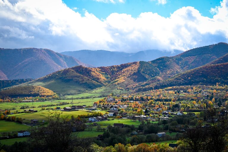 Investitii de 35 de milioane de lei in Sadu Gaz la Tocile parc fotovoltaic si scoala modernizata Primarul Am o singura neimplinire video