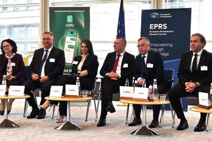 Jumatate dintre tinerii din Romania expusi riscului de dependenta digitala Consiliul Judecean Sibiu implementeaza programe de preventie