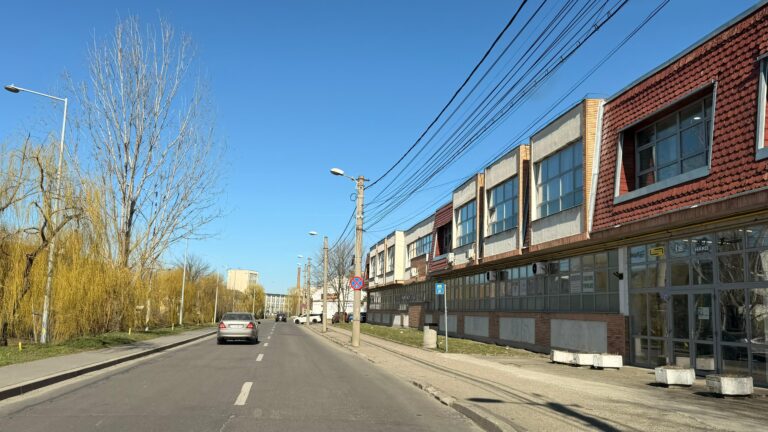 La revedere cabluri suspendate pe stalpi Primaria organizeaza o licitatie pentru ingroparea retelelor pe mai multe strazi importante din Sibiu