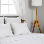 Lenjeriile de pat albe Beneficii neajunsuri si recomandari pentru intretinere