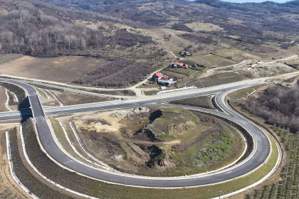 Lotul de 10 kilometri de pe A1 Sibiu Pitesti este aproape finalizat se va deschide vara acesta video