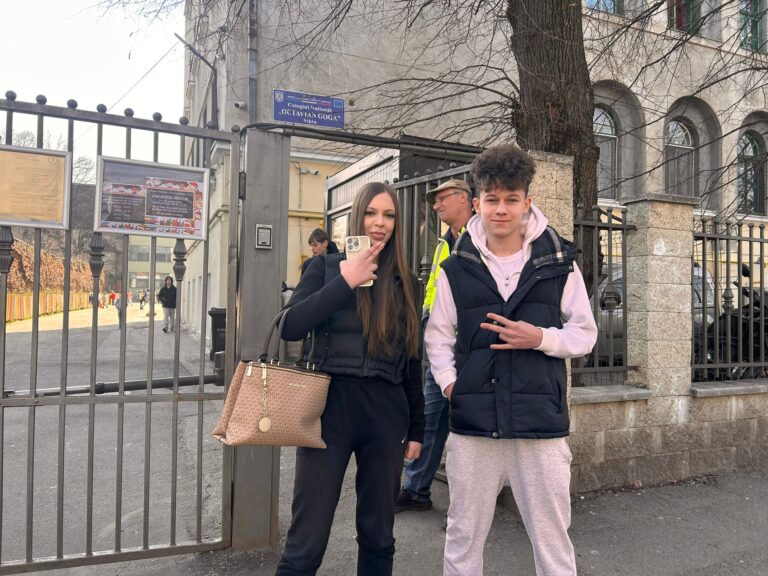 Matematica a provocat emotii elevilor din Sibiu la simulare Geometria le a dat batai de cap A fost dificil video