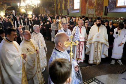 Mitropolitul Laurentiu slujba in cea mai veche biserica din Sibiu mesaj puternic despre combaterea raului