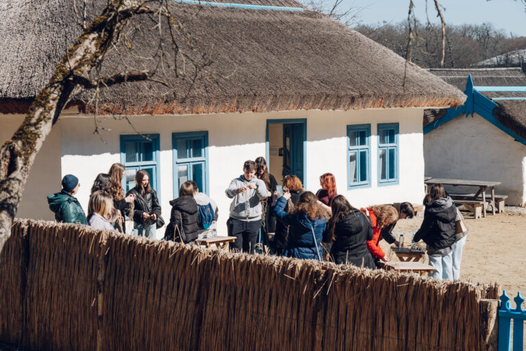 Muzeul ASTRA se transforma in clasa in aer liber mii de elevi iau parte la activitati interactive