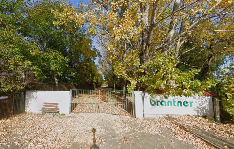 Noile blocuri aparute in cartierul Lazaret starnesc nemultumirea locuitorilor Traficul este extrem de aglomerat cartierul nu dispune de un parc