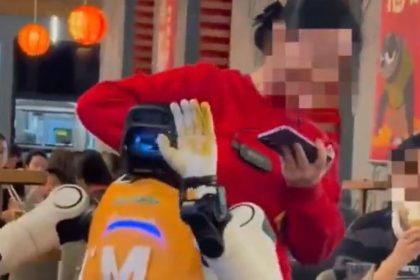 Panica intr un restaurant un robot chelner a inceput sa sparga farfuriile video