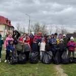Peste 500 de voluntari au adunat tone de deseuri si au plantat 100 de copaci la Avrig