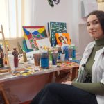 Povestea Andreei din Medias a ramas fara un picior dar in prezent picteaza si jongleaza cu focul la festivaluri