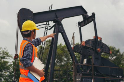 Pretul barilului de petrol atinge un nou record iar bursele din Asia au deschis in scadere