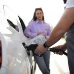 Preturile benzinei si motorinei de luni la pompile din Sibiu carburantii s au scumpit din nou