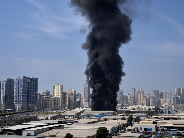 Profesoara din Medias prinsa cu fiicele intr un iad in Abu Dhabi Cerul era iluminat de explozii am fost duse in buncare