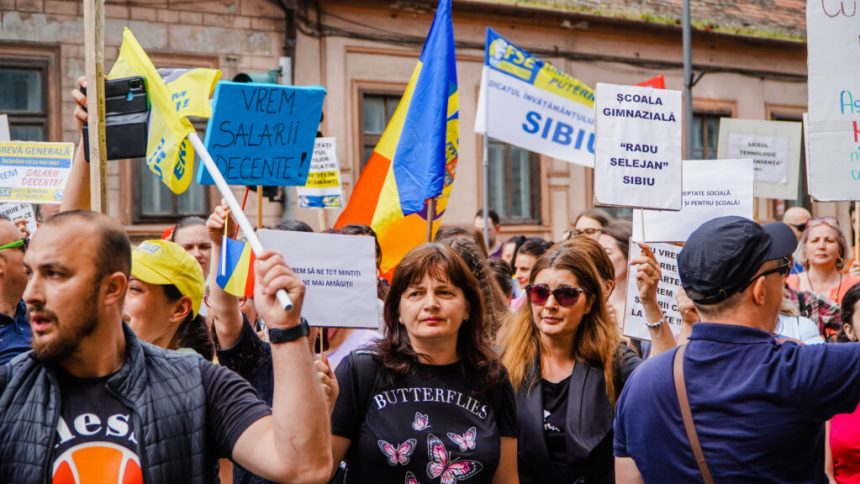 Profesorii din Sibiu protesteaza impotriva simularilor examenelor nationale Directorii trebuie sa respecte dreptul celor care au ales sa se opuna