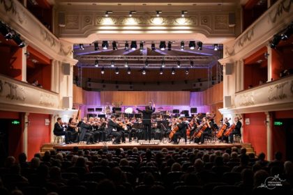 Programul saptamanii la Filarmonica din Sibiu un cunoscut dirijor italian va concerta la sala Thalia