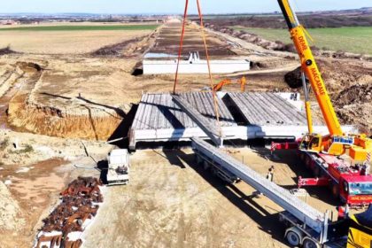 Progres remarcabil pe santierul autostrazii Transilvania mai mult de 400 de muncitori mobilizati video