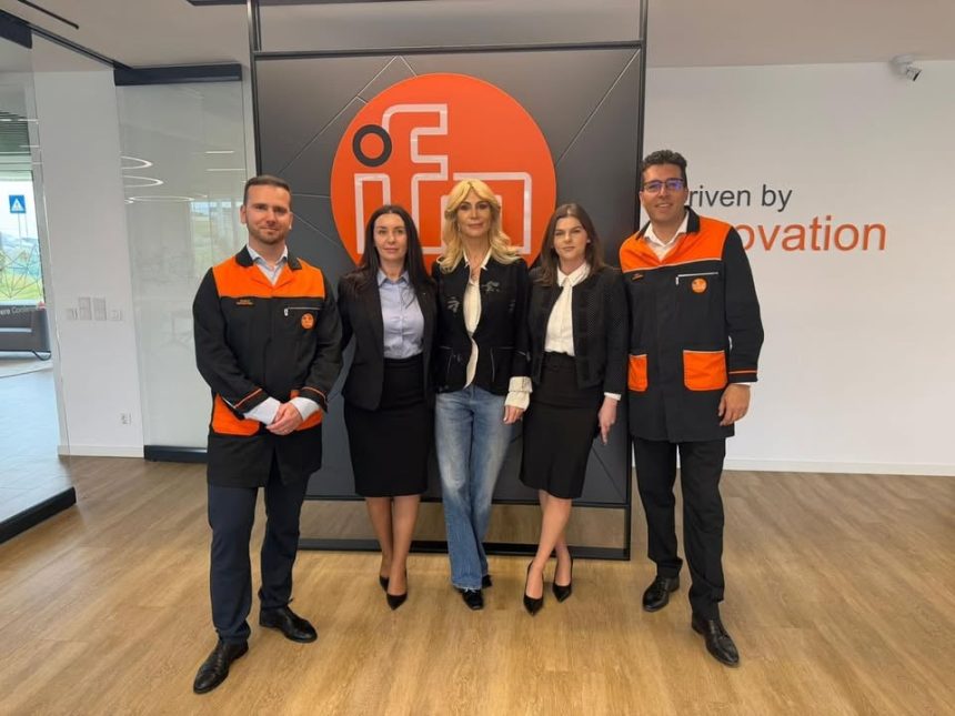Raluca Turcan a vizitat fabrica IFM din Sibiu Cei aproximativ 800 de angajati beneficiaza de conditii de lucru excelente