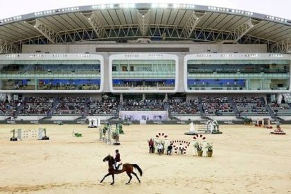 Razboiul a zguduit lumea ecvestra Povestea evacuarii spectaculoase a celor 147 de cai de milioane din Qatar