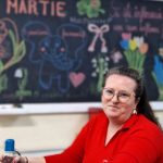 Sa iti infloreasca inima Mesajul pictat pe o tabla la Spitalul de Psihiatrie de catre mama unui copil cu nevoi speciale video