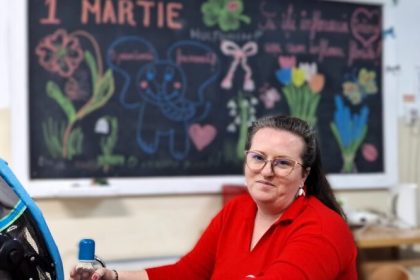 Sa iti infloreasca inima Mesajul pictat pe o tabla la Spitalul de Psihiatrie de catre mama unui copil cu nevoi speciale video