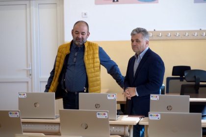 Scolile Gimnaziale nr 7 si nr 4 din Medias au fost dotate cu echipamente moderne prin fonduri europene