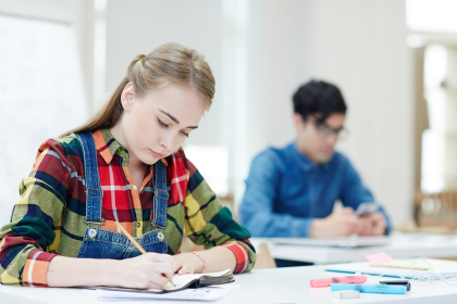 Sibiu trimite elevi la olimpiadele nationale cine sunt cei 11 calificati la Astronomie Fizica si Chimie