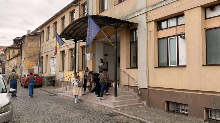 Sibiul printre judeele cu cele mai multe femei cu studii superioare aproape 25