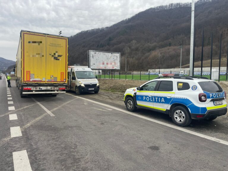 Soferii de TIR sanctionati pe Valea Oltului nu au respectat restrictiile si au fost opriti