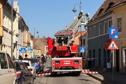 Strada din centrul Sibiului inchisa totala Pompieri si polititi prezenti in zona video foto