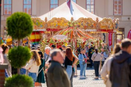 Targul de Pasti se intoarce in Sibiu noi atractii si distractie pentru copii in Piata Mare