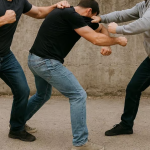 Tinerii agresori din Hoghilag au scapat de arest au fost eliberati