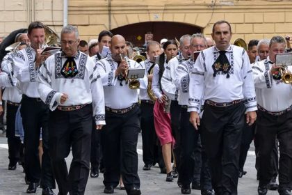 Tot mai multi sasi renunta la Germania si se intorc in satele din Sibiu un fenomen in crestere de la an la an video