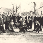 Traditia saseasca pastrata in cartier Turnisorul se reuneste din nou la Jocul Oaualor de Pasti