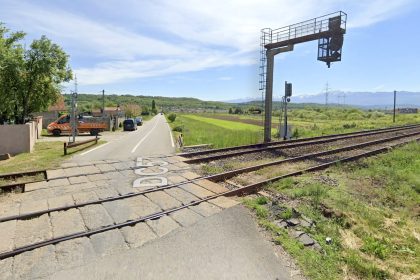 Trecerea feroviara din Mohu deteriorata zeci de localnici solicta reparatii de urgenta
