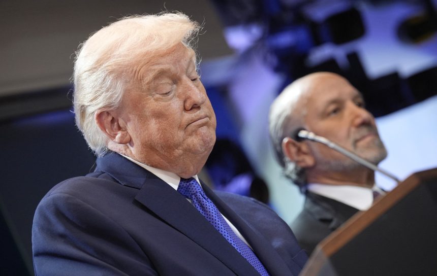 Trump in cadere liberala in SUA a atins cel mai scazut nivel de popularitate