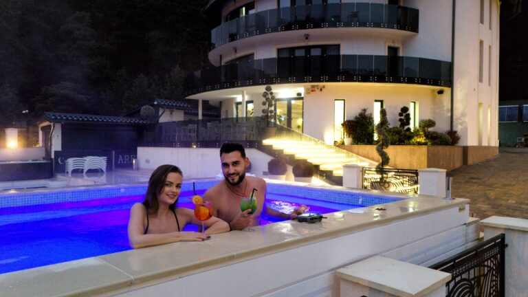 Un 8 martie de neuitat pentru cupluri la Sibiu jacuzzi si piscine ingalzlite la Carpentiere Arena Reduceri pentru rezervarile directe