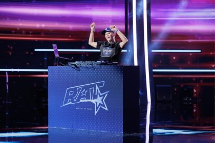 Un baiat de 12 ani din Sibiu a atras atentia la Romanii au Talent Sebi a electrizat atmosfera video