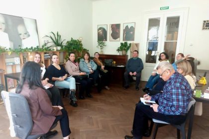 Un nou model testat la Sibiu specialistii in protectia copilului colaboreaza pentru a preveni abuzurile