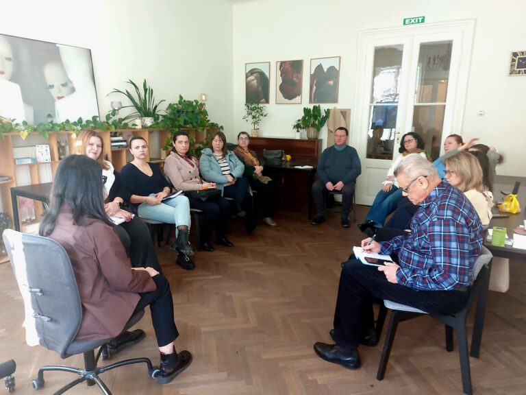 Un nou model testat la Sibiu specialistii in protectia copilului colaboreaza pentru a preveni abuzurile