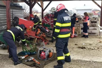 accident grav in cisnadioara un barbat a cazut de pe motocultor si a fost prins sub masina