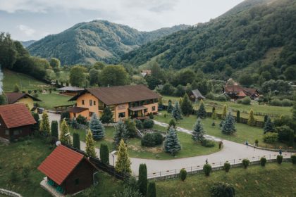 evadare de weekend in marginimea sibiului relaxare in ciubar si bunatati traditionale la pensiunea rau sadului